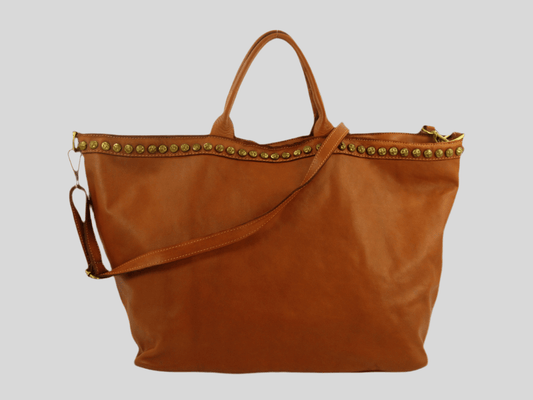 Borsa pelle lavata decorata borchie Made in Italy morbida marrone