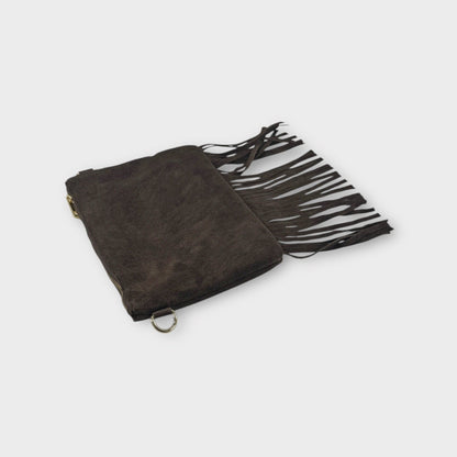 Borsetta pochette con borchie e frange