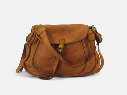 borsa postina claudia in pelle lavata primo piano