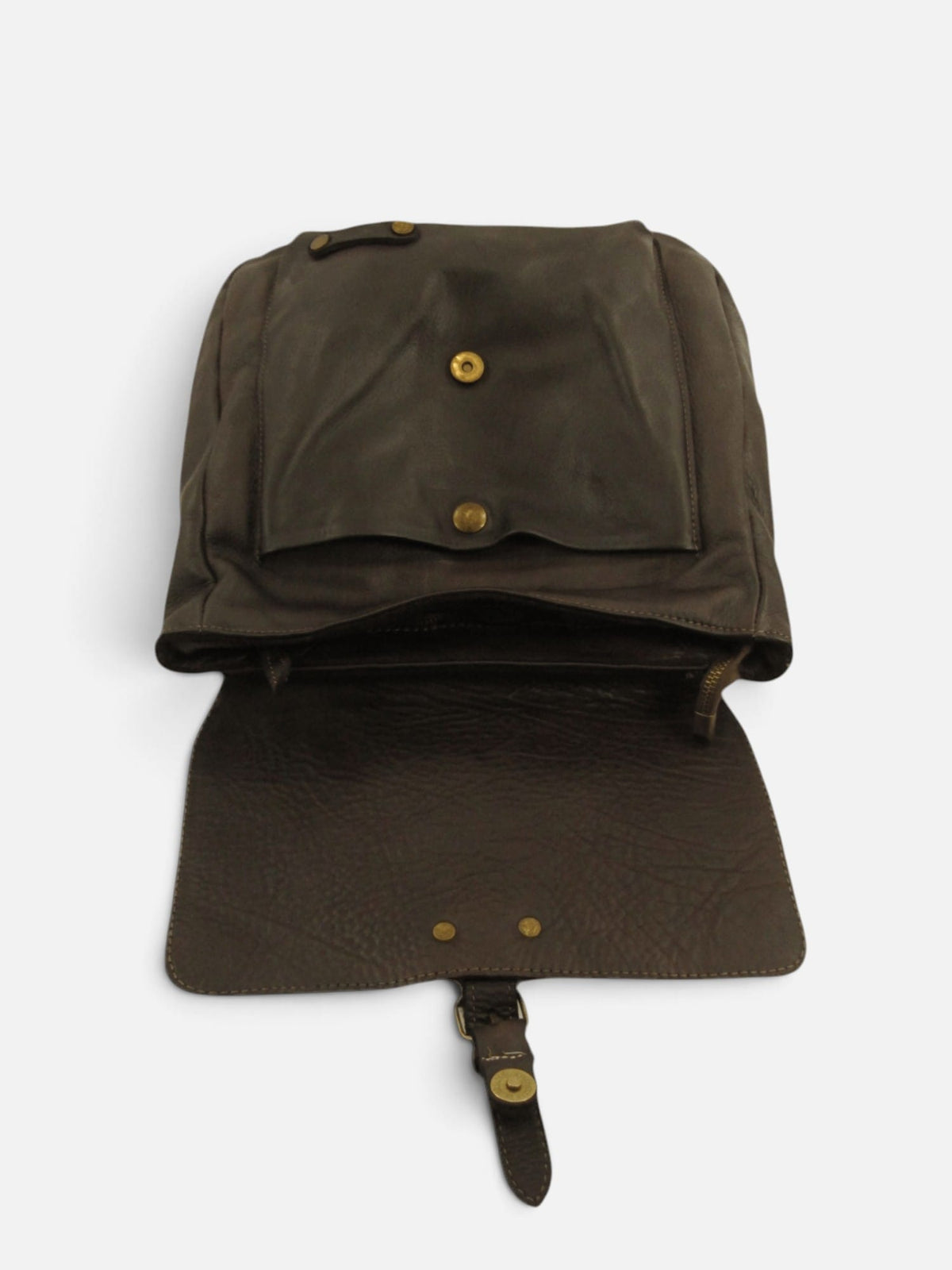 zaino pelle vintage dettaglio chiusura