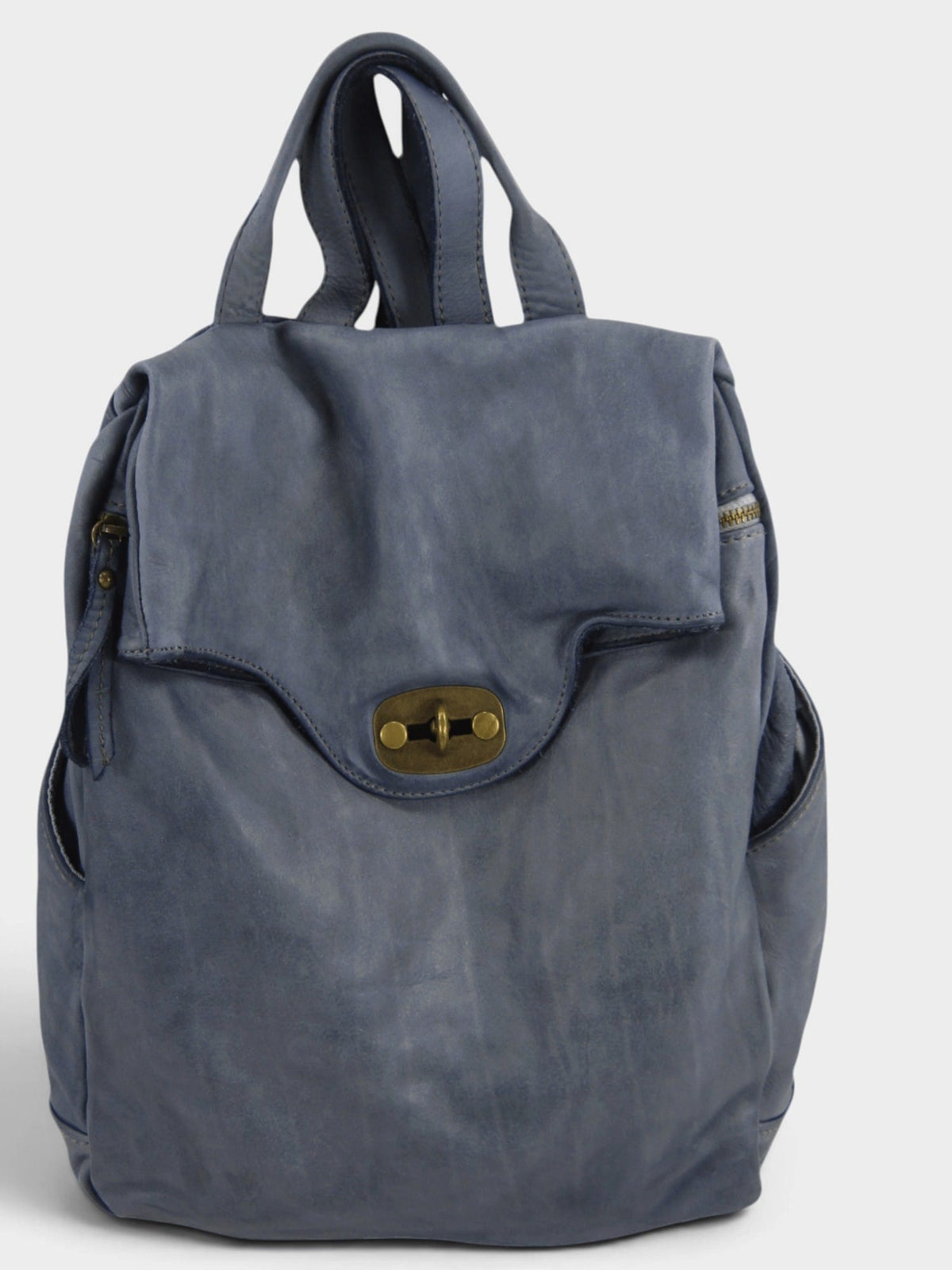 zaino pelle primo piano colore jeans