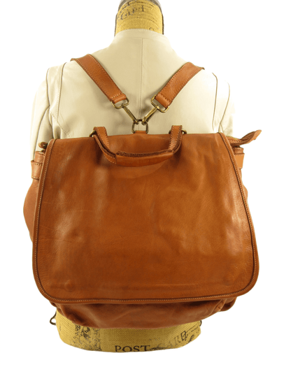borsa Atena indossata a zaino colore marrone