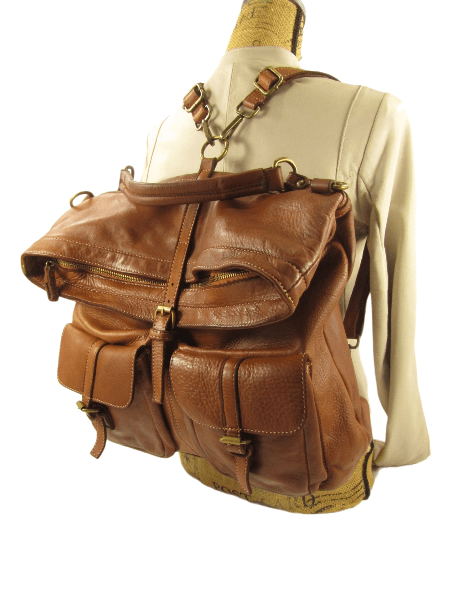 borsa multifunzione grande in vacchetta tinta in capo, chiusura con zip e fibbie, tasche frontali, doppie tracolle in pelle regolabili e rimovibili, bella, morbida e comoa, colore marrone