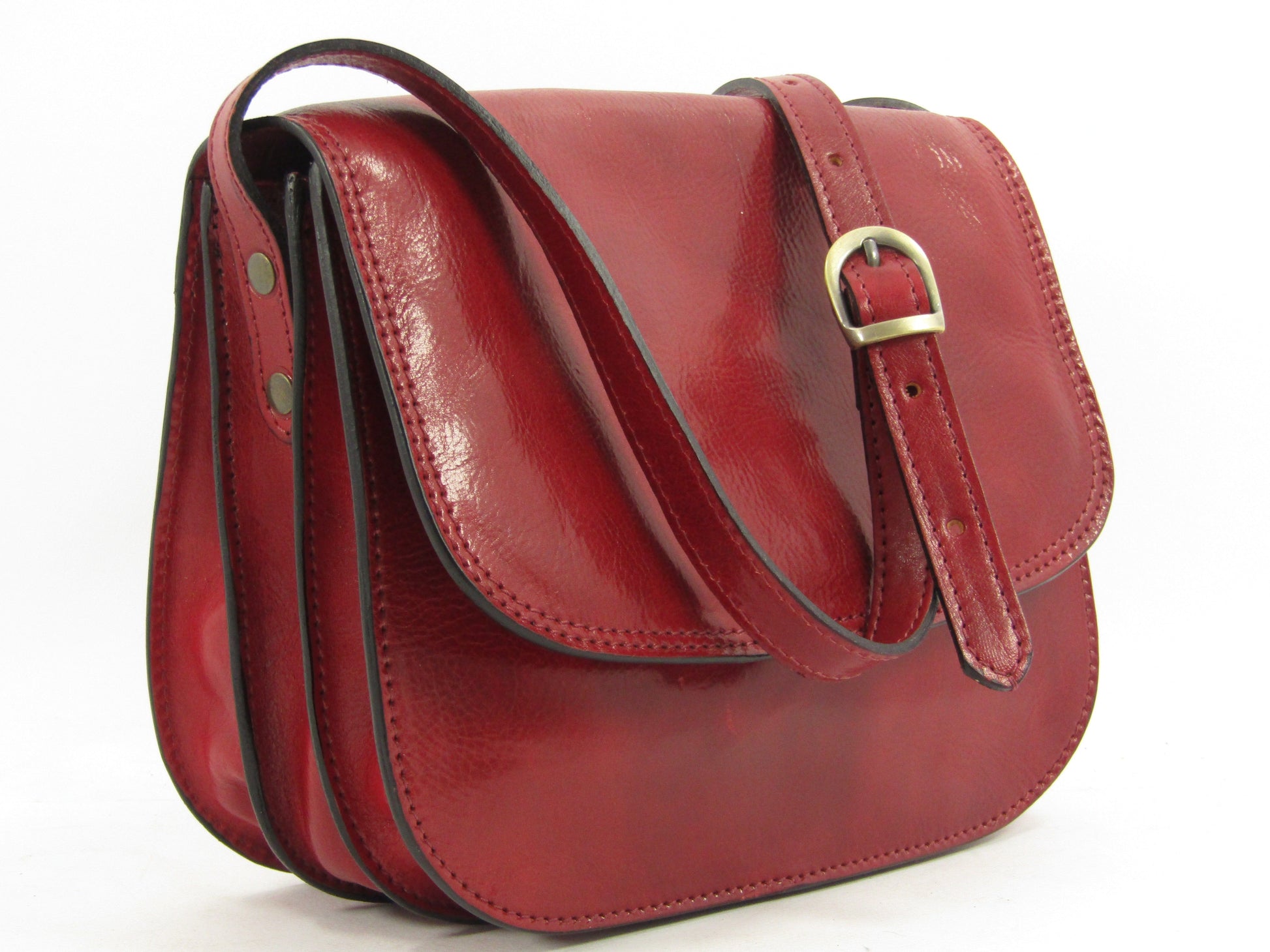 messenger cuoio conciato al vegetale rosso comoda e senza tempo made in italy