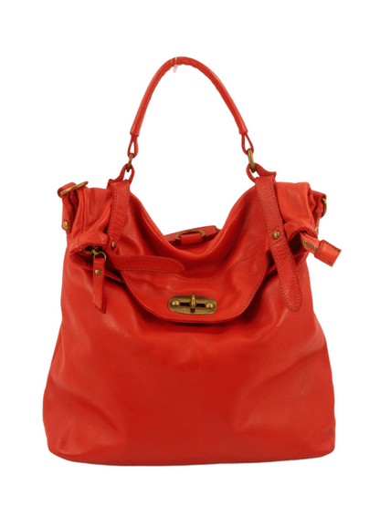 borsa multifunzione in vacchetta tinta in capo si porta a spalla,zaino,tracolla e amano, chiusura con zip, chiusura pattina con meccanismo ad incastro, interno rivestito ed accessoriato, costruita in maniera artigianale in toscana a Firenze con pellami di pregio colore rosso